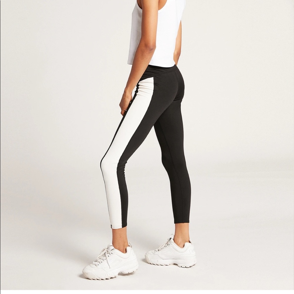NWT Volcom Legging Women’s Small